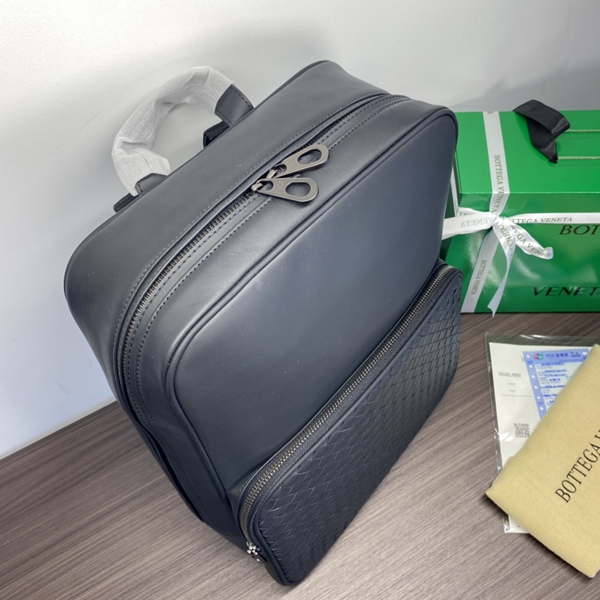 ボッテガヴェネタバッグ背面デザイン